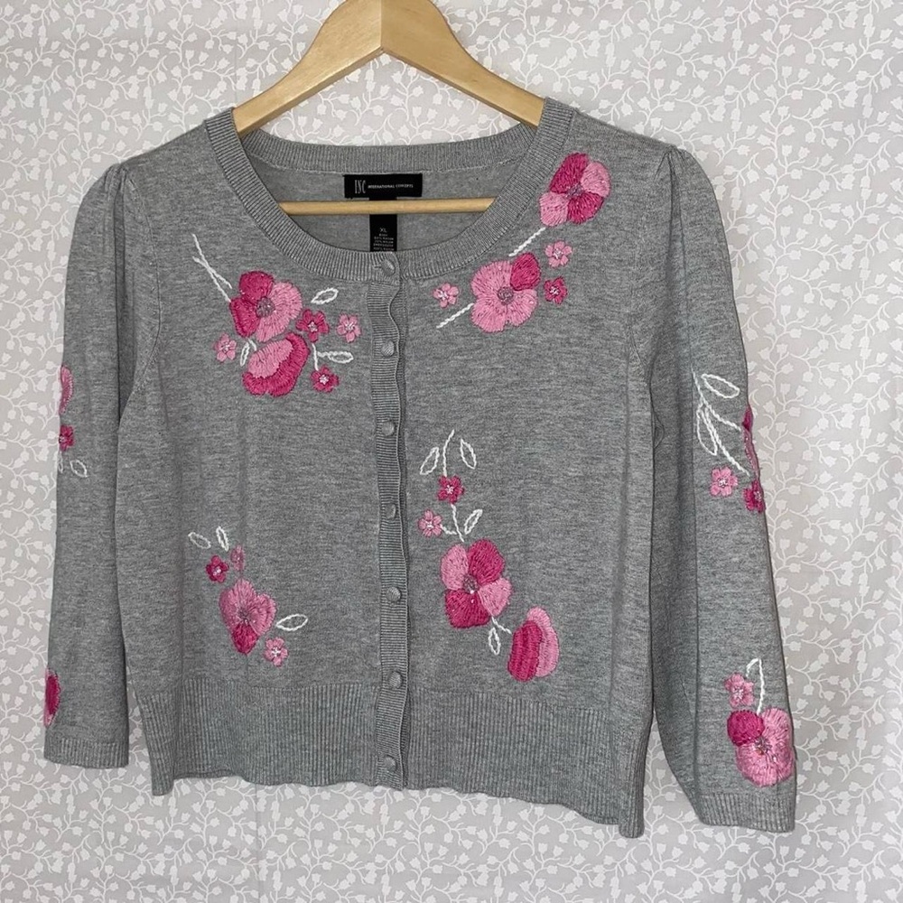Grey cropped floral embroidered design